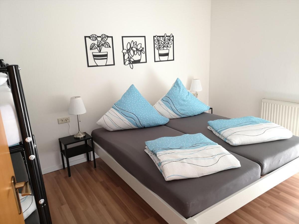 Familien-Ferienwohnung: Messe-Nähe mit Balkon und Parkplatz am Bodensee Meckenbeuren Exterior photo