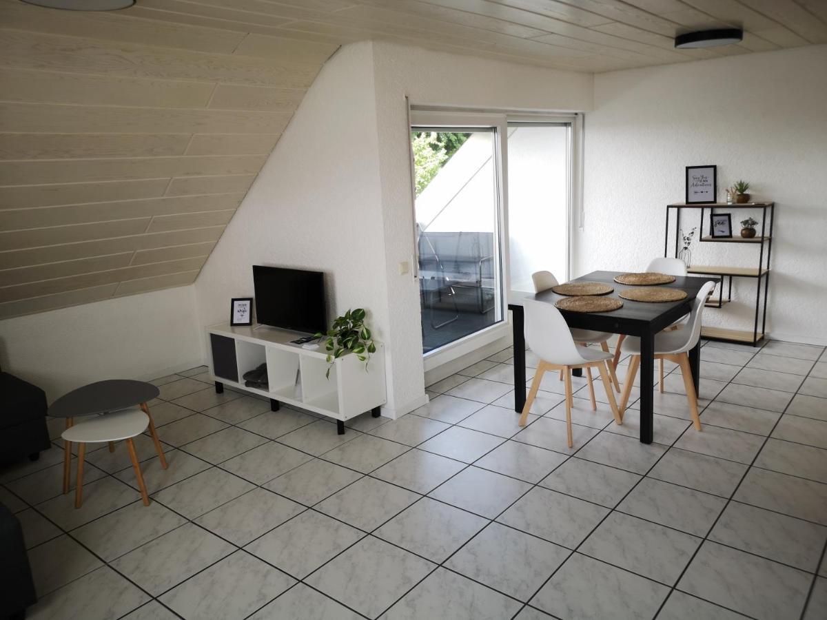 Familien-Ferienwohnung: Messe-Nähe mit Balkon und Parkplatz am Bodensee Meckenbeuren Exterior photo